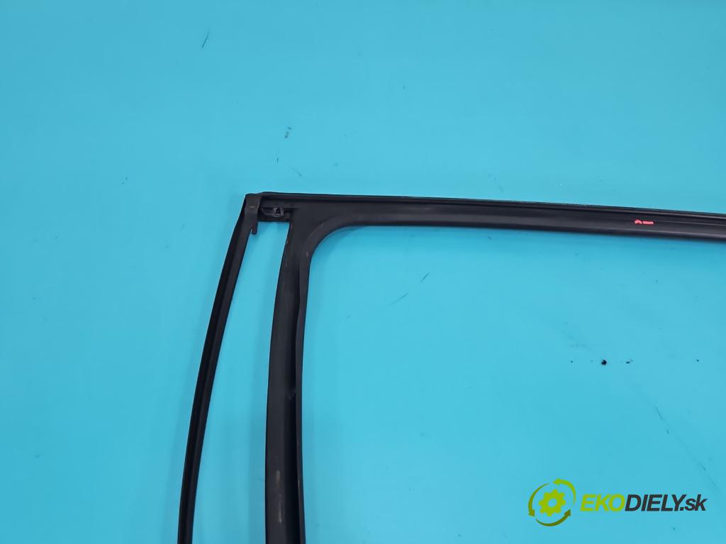 Kia Sorento III 2014-2020 2.0 crdi 185 hp automatic 136 kW 1999 cm3 5- Těsnění: dveře zadní pravé  (Karoserie ostatní)