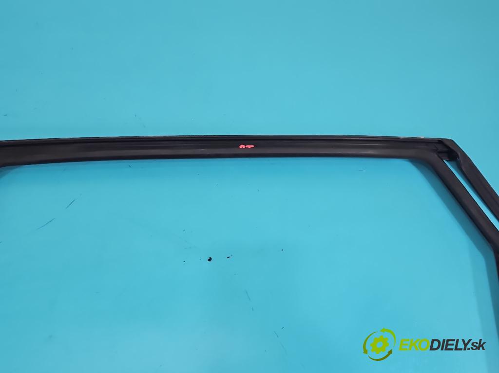 Kia Sorento III 2014-2020 2.0 crdi 185 hp automatic 136 kW 1999 cm3 5- Těsnění: dveře zadní pravé  (Karoserie ostatní)