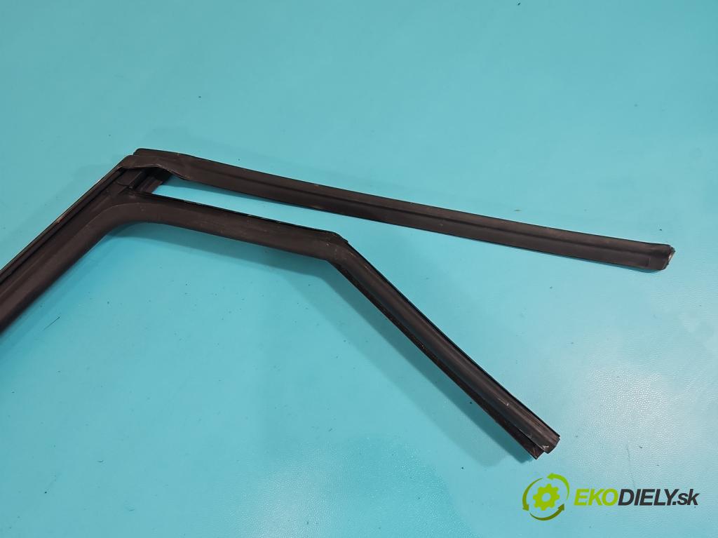 Kia Sorento III 2014-2020 2.0 crdi 185 hp automatic 136 kW 1999 cm3 5- Těsnění: dveře zadní pravé  (Karoserie ostatní)