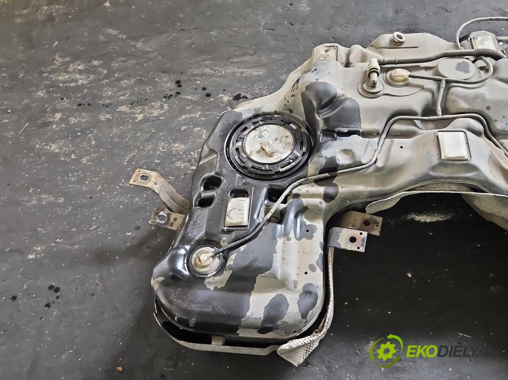 Jeep Grand Cherokee WK2 IV 2010-2021 3.0 CRD 241KM automatic 177 kW 2987 cm3 5- Nádrž: paliva  (Palivová nádrž)