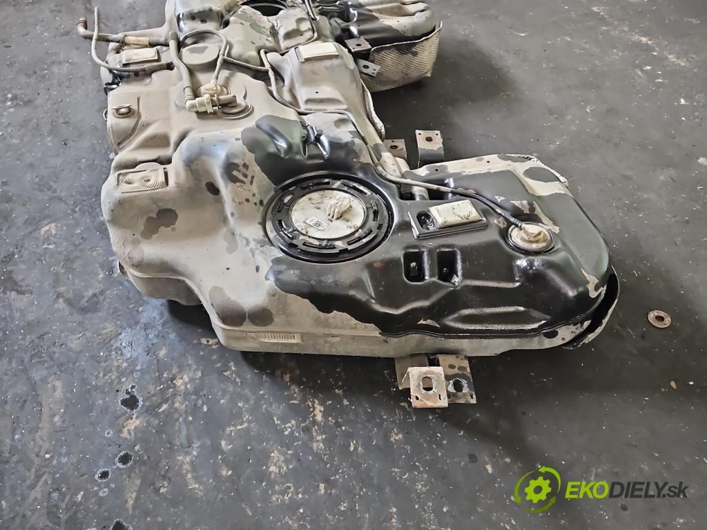 Jeep Grand Cherokee WK2 IV 2010-2021 3.0 CRD 241KM automatic 177 kW 2987 cm3 5- Nádrž: paliva  (Palivová nádrž)