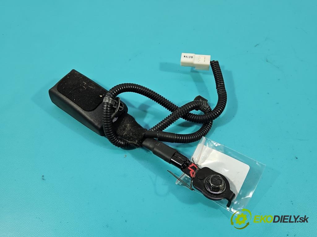 Kia Sorento III 2014-2020 2.0 crdi D4HA: 185 HP automatic 136 kW 1999 cm3 5- pas bezpečnosť: predné ľavý 88830C505WK