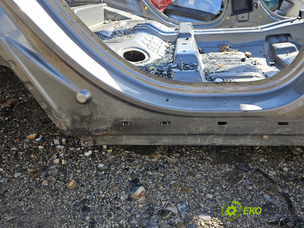 Jeep Grand Cherokee WK2 IV 2010-2021 3.0 CRD 241KM automatic 177 kW 2987 cm3 5- práh pravý  (Karoserie ostatní)