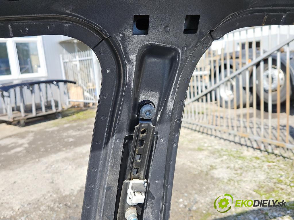 Jeep Grand Cherokee WK2 IV 2010-2021 3.0 CRD 241KM automatic 177 kW 2987 cm3 5- práh pravý  (Karoserie ostatní)