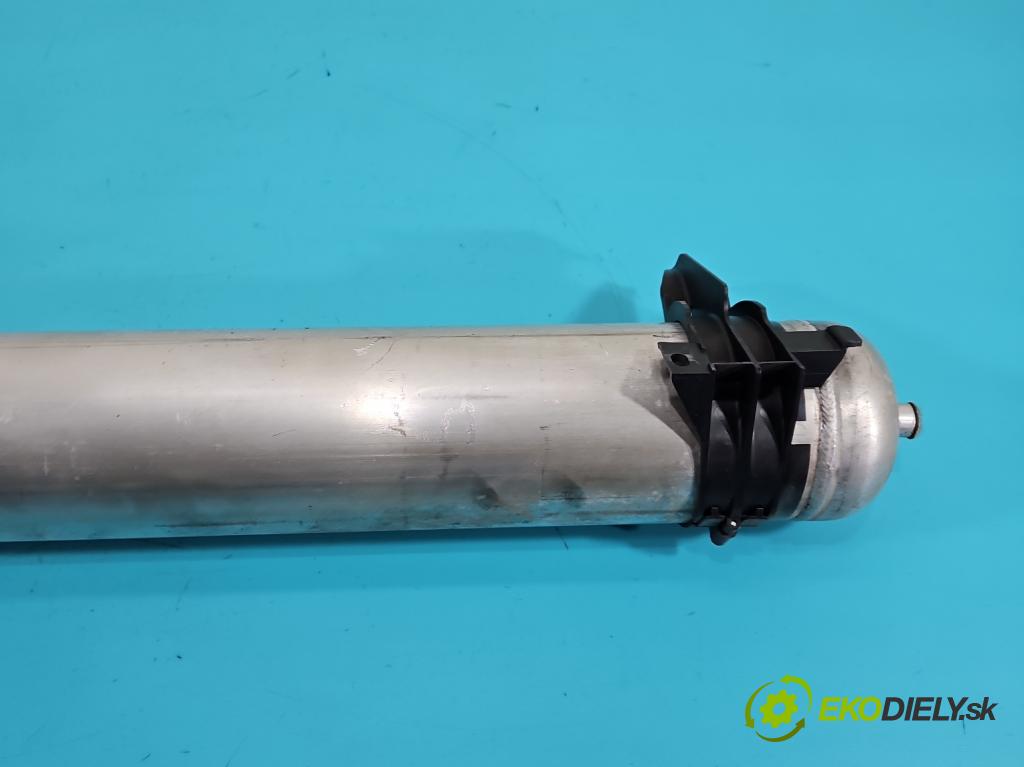 Jeep Grand Cherokee WK2 IV 2010-2021 3.0 CRD 241KM automatic 177 kW 2987 cm3 5- Nádrž: vzduchu 68064343AC (Obal vzduchového filtra)