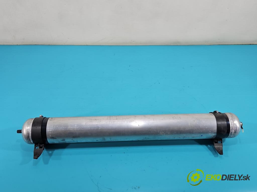 Jeep Grand Cherokee WK2 IV 2010-2021 3.0 CRD 241KM automatic 177 kW 2987 cm3 5- Nádrž: vzduchu 68064343AC (Obal vzduchového filtra)