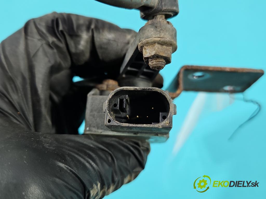 Jeep Grand Cherokee WK2 IV 2010-2021 3.0 CRD 241KM automatic 177 kW 2987 cm3 5- snímač nastavenia xenon 68164093AA (Snímač)