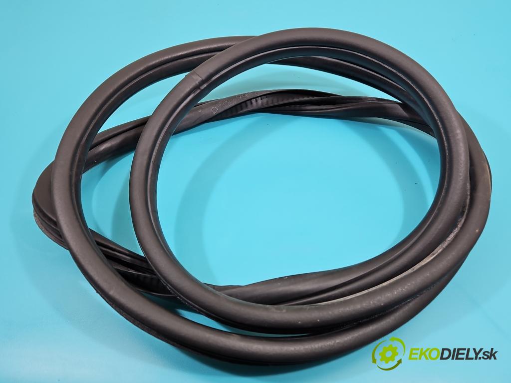 Jeep Grand Cherokee WK2 IV 2010-2021 3.0 CRD 241KM automatic 177 kW 2987 cm3 5- Těsnění: dveře zadní levé  (Karoserie ostatní)