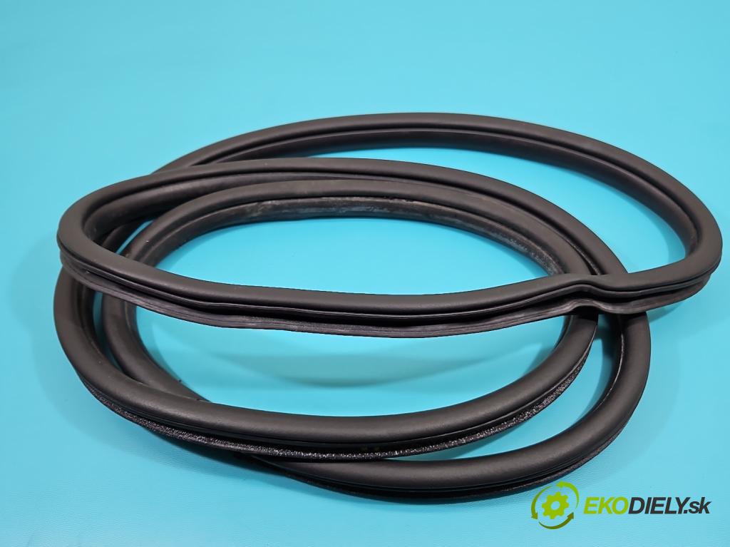 Jeep Grand Cherokee WK2 IV 2010-2021 3.0 CRD 241KM automatic 177 kW 2987 cm3 5- Těsnění: dveře zadní pravé  (Karoserie ostatní)