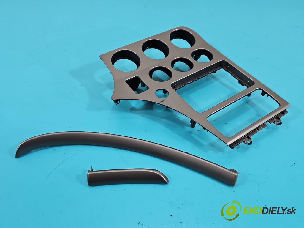 Alfa romeo 159 1.9 jtd 120 HP manual 88 kW 1910 cm3 5- lišta ozdobná vnitŕní: 