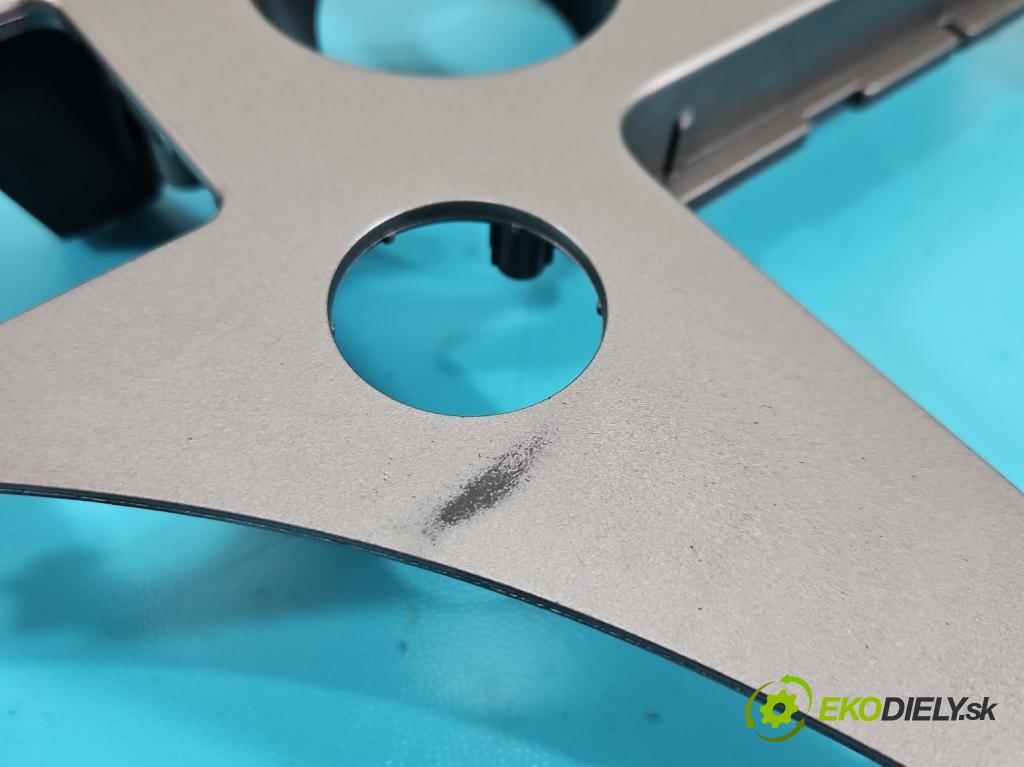 Alfa romeo 159 1.9 jtd 120 HP manual 88 kW 1910 cm3 5- lišta ozdobná vnitŕní: