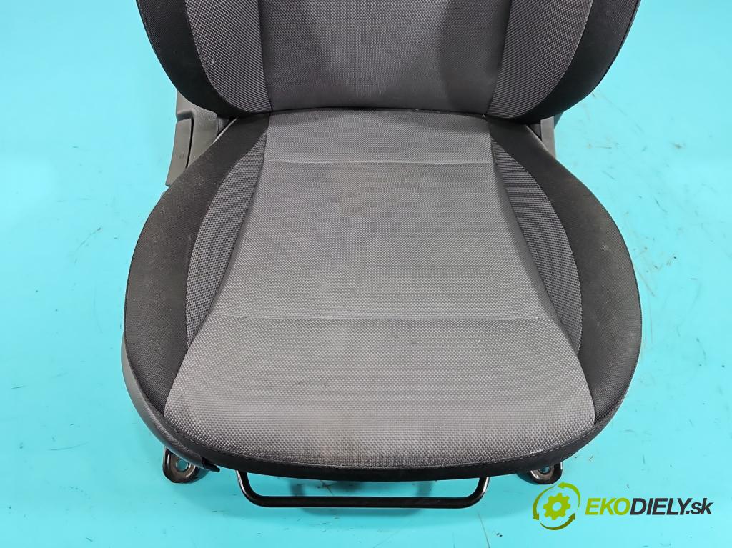 Hyundai i20 II 2014 -2020 1.2 16V 84KM manual 61,8 kW 1248 cm3 5- Sedačka pravý (Sedadlo)