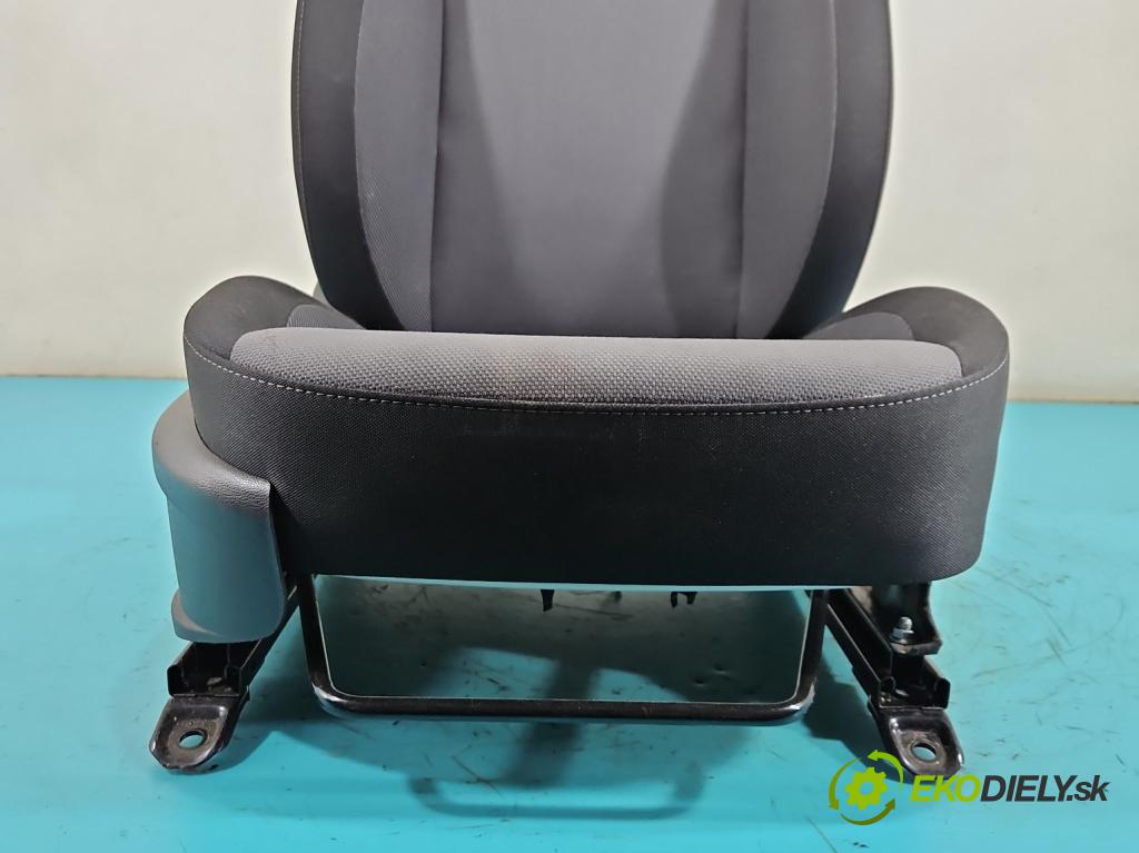 Hyundai i20 II 2014 -2020 1.2 16V 84KM manual 61,8 kW 1248 cm3 5- Sedačka pravý (Sedadlo)