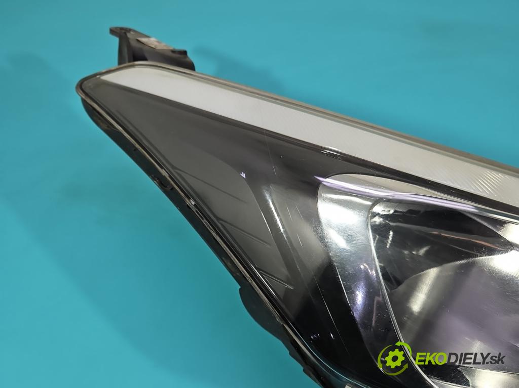 Hyundai i20 II 2014 -2020 1.2 16V 84KM manual 61.8 kW 1248 cm3 5- Reflektor: pravý 92102-C8000 (Svetlo predné pravé)