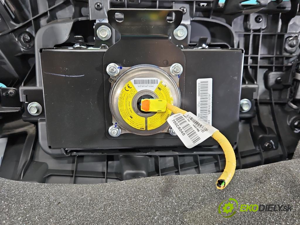 Hyundai i20 II 2014 -2020 1.2 16V 84KM manual 61.8 kW 1248 cm3 5- kokpit,přistrojova deska