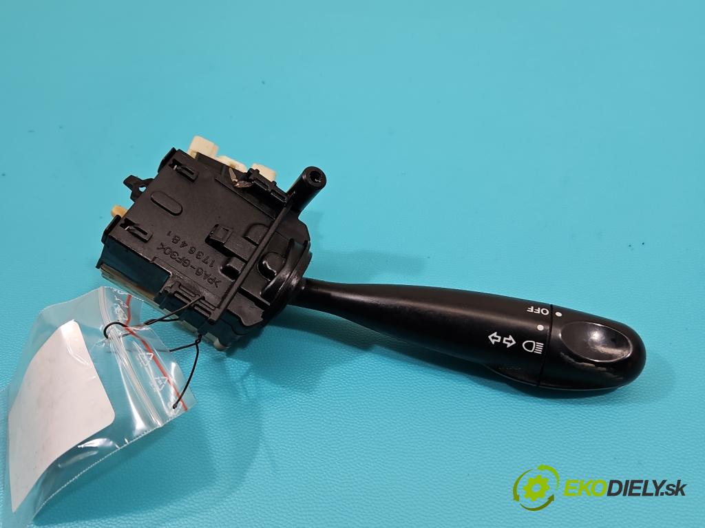Toyota Yaris I 1999-2005 1.0 vvti 68 HP manual 50 kW 998 cm3 5- prepínač smeroviek 1736481 (Prepínacie páčky pod volantom)