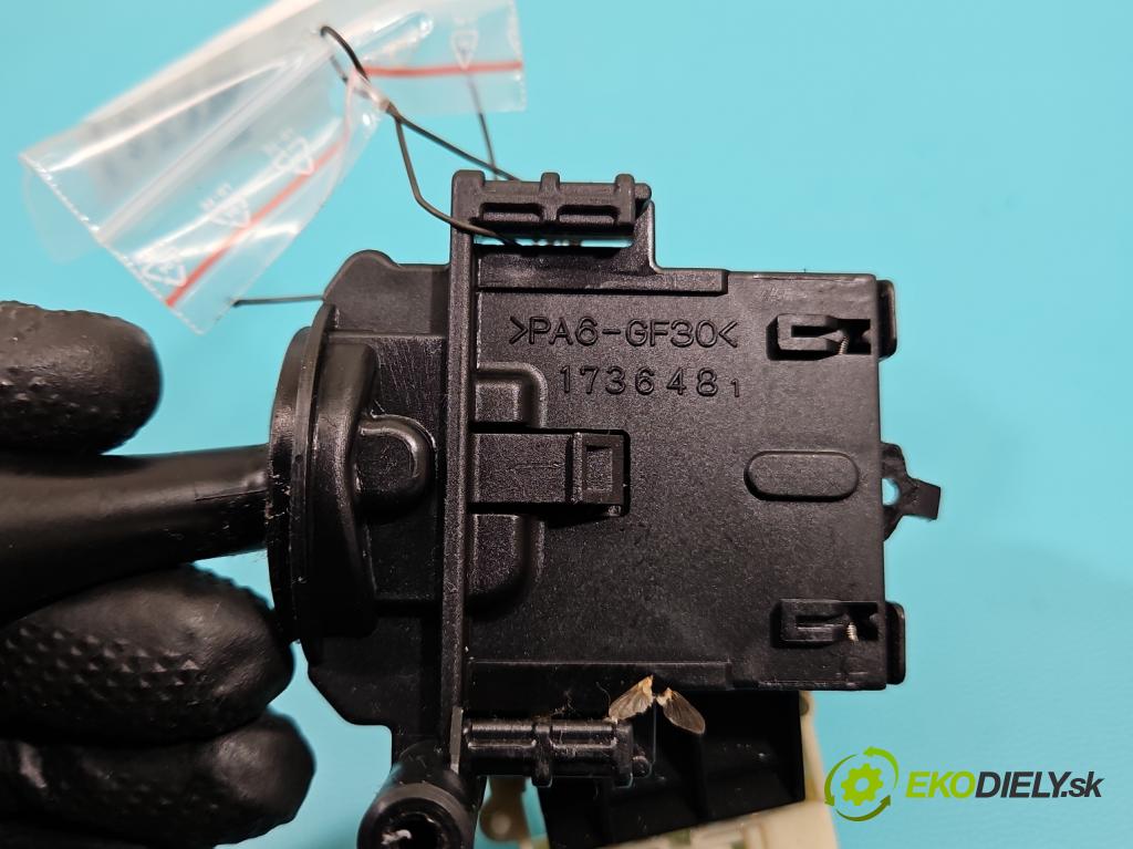 Toyota Yaris I 1999-2005 1.0 vvti 68 HP manual 50 kW 998 cm3 5- prepínač smeroviek 1736481 (Prepínacie páčky pod volantom)