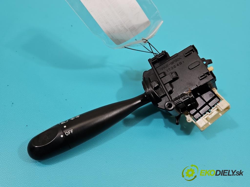 Toyota Yaris I 1999-2005 1.0 vvti 68 HP manual 50 kW 998 cm3 5- prepínač smeroviek 1736481 (Prepínacie páčky pod volantom)