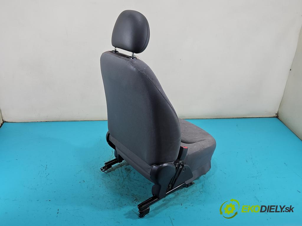 Toyota Yaris I 1999-2005 1.0 vvti 68 HP manual 50 kW 998 cm3 5- Sedačka ľavý  (Sedadlo)