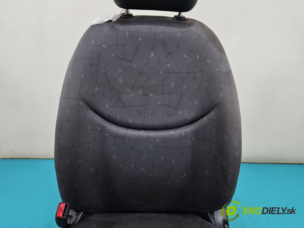 Toyota Yaris I 1999-2005 1.0 vvti 68 HP manual 50 kW 998 cm3 5- Sedačka ľavý  (Sedadlo)