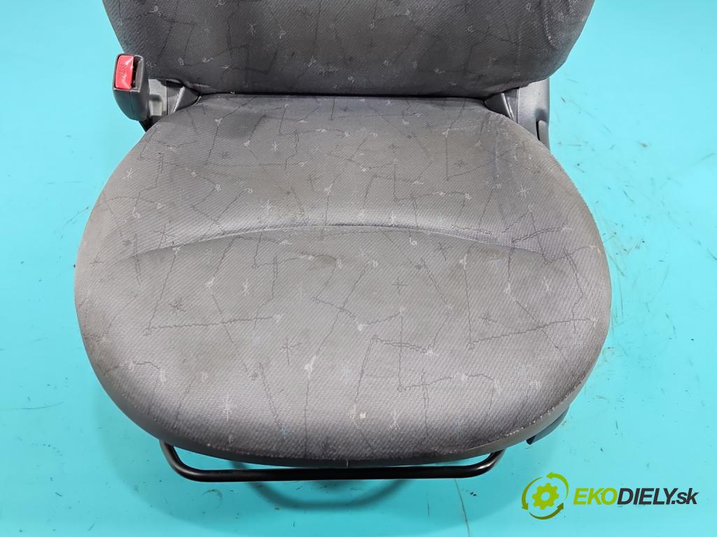 Toyota Yaris I 1999-2005 1.0 vvti 68 HP manual 50 kW 998 cm3 5- Sedačka ľavý  (Sedadlo)