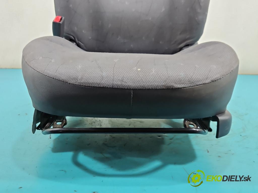 Toyota Yaris I 1999-2005 1.0 vvti 68 HP manual 50 kW 998 cm3 5- Sedačka ľavý  (Sedadlo)