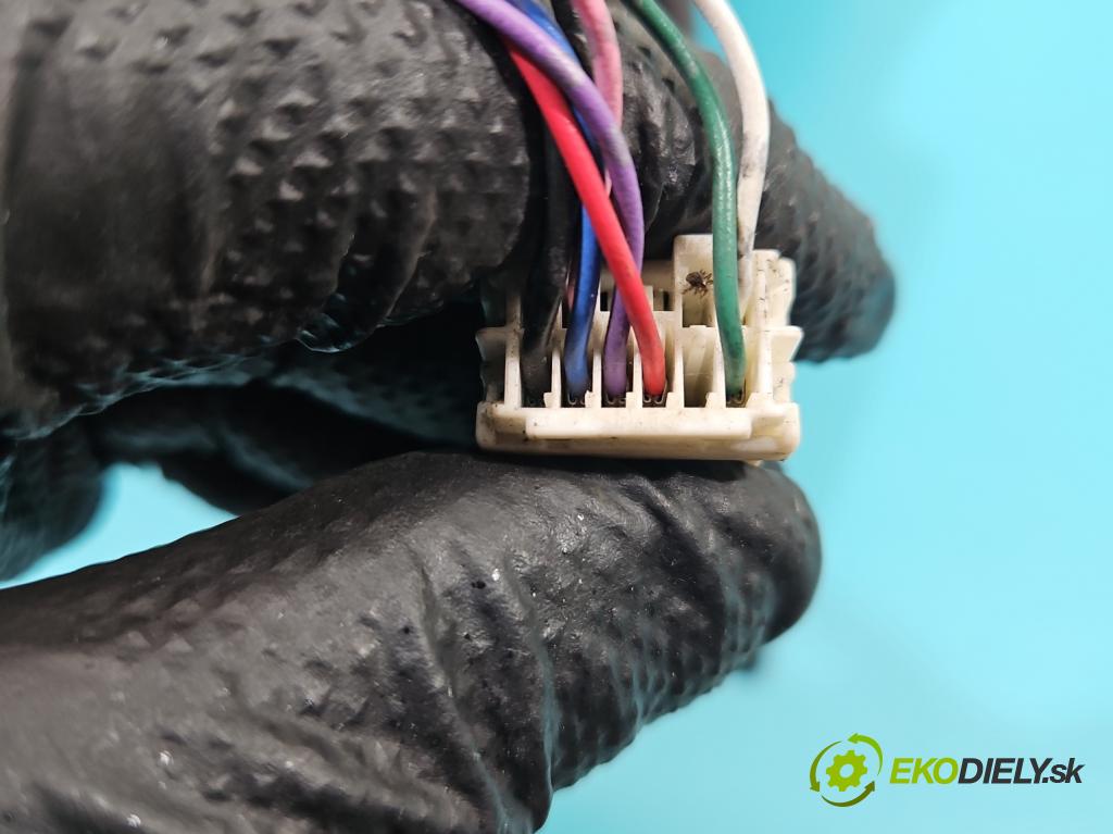 Subaru Legacy IV 2004-2009 2.0 boxer 165 hp automatic 121 kW 1994 cm3 5- zpětné zrcátko pravé  (Klika dveří ostatní)