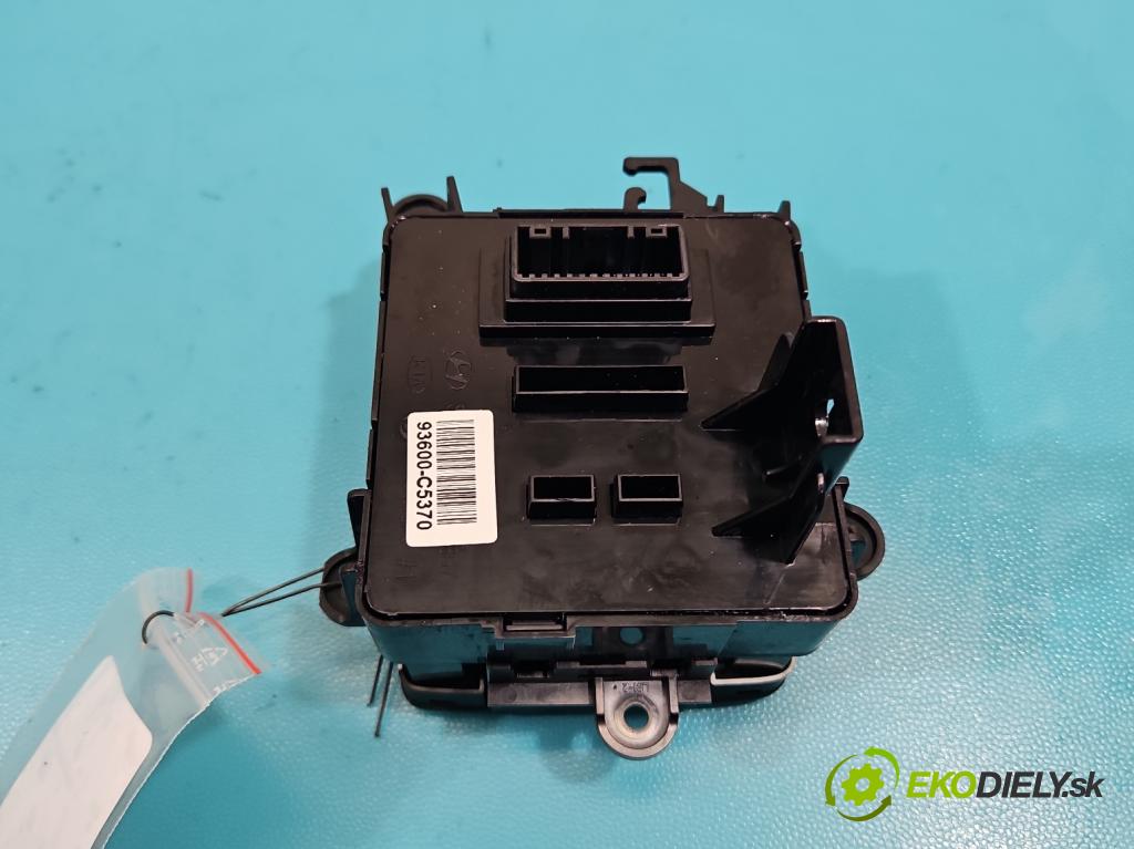 Kia Sorento III 2014-2020 2.0 crdi 185 HP automatic 136 kW 1999 cm3 5- prepínač brzda: ručný 93600-C5370 (Prepínacie páčky pod volantom)