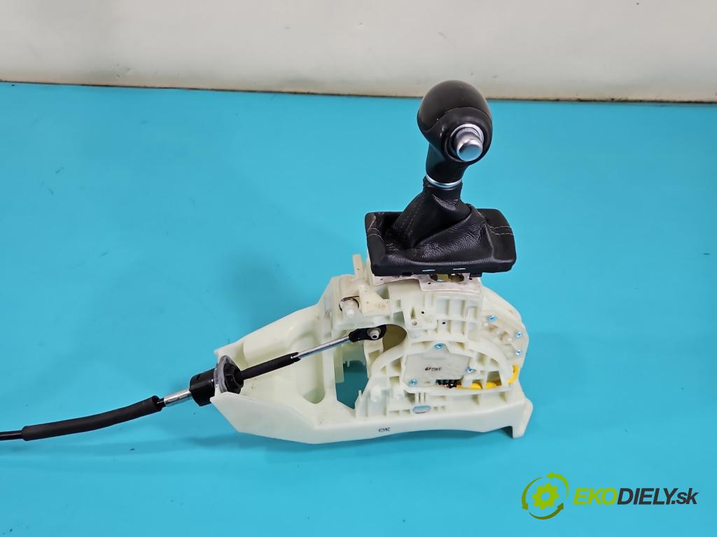 Kia Sorento III 2014-2020 2.0 crdi 185 HP automatic 136 kW 1999 cm3 5- Páka: Změny: stupeň,rýchlosť  (Rýchlostná páka (kulisa))