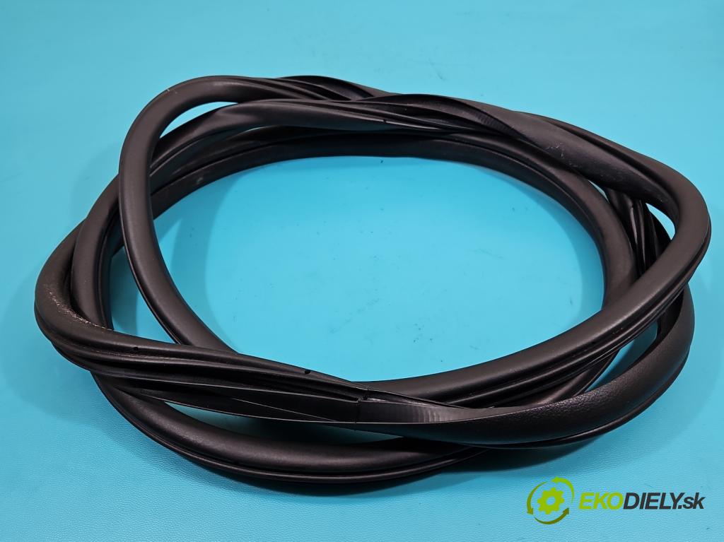 Kia Sorento III 2014-2020 2.0 crdi 185 hp automatic 136 kW 1999 cm3 5- Těsnění: dveře zadní pravé  (Karoserie ostatní)