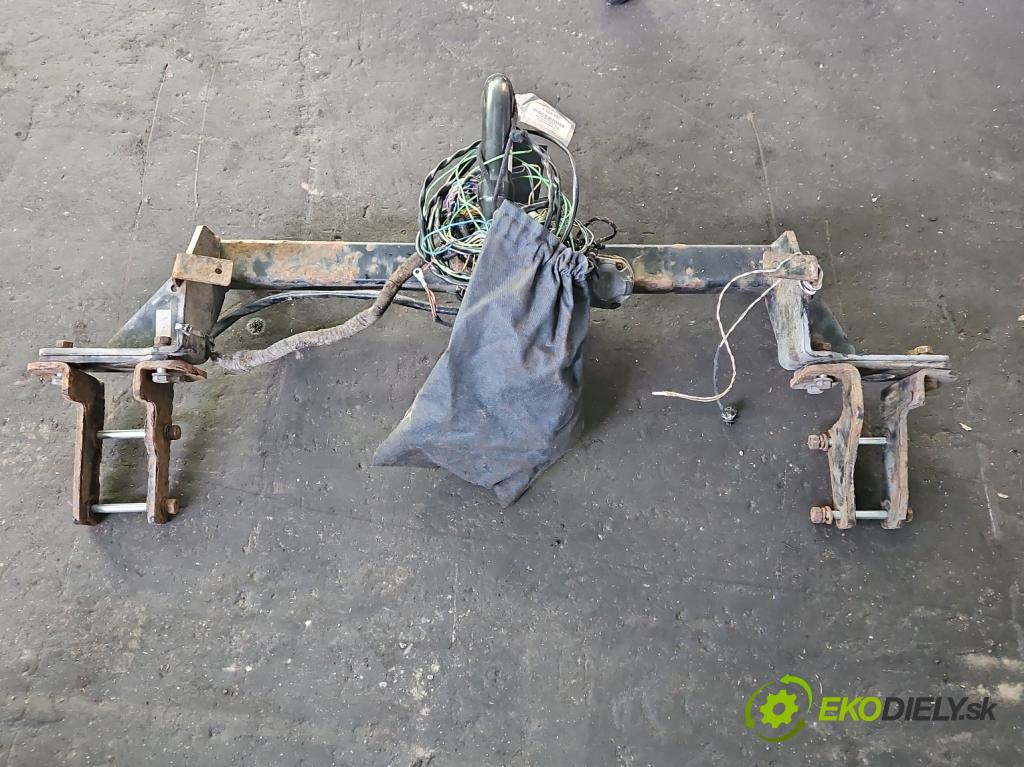 Kia Sorento III 2014-2020 2.0 crdi 185 HP automatic 136 kW 1999 cm3 5- Hák: vlečení:  (Ťažné zariadenie)