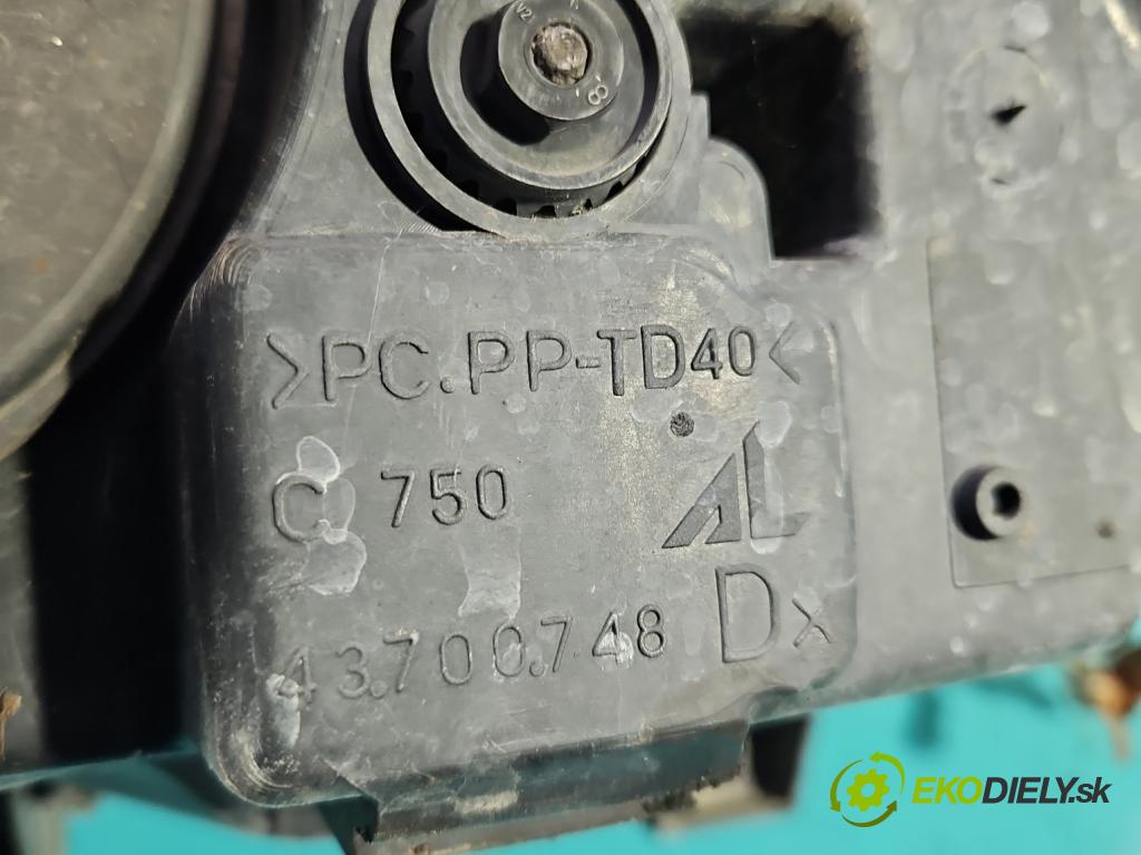 Fiat Bravo II 2007-2014 1.9 jtd 120 HP manual 88 kW 1910 cm3 5- Reflektor: pravý  (Svetlo predné pravé)