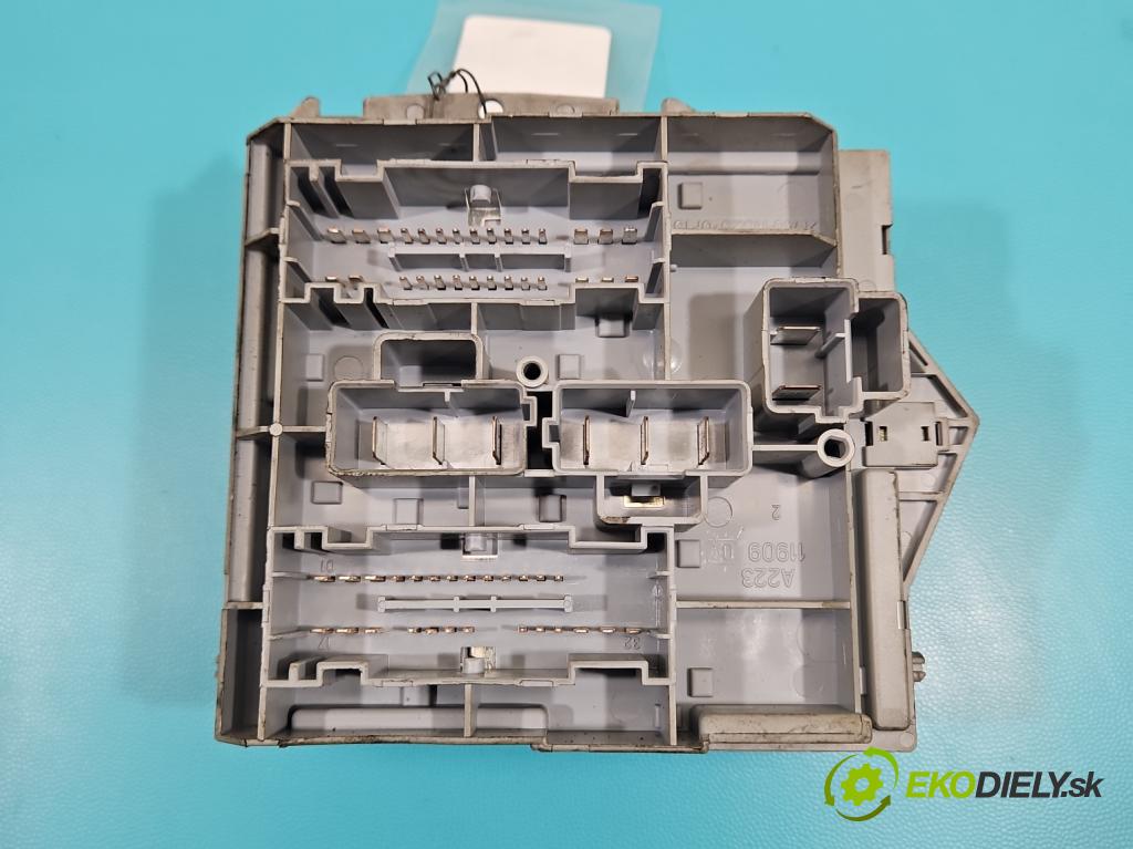 Fiat Bravo II 2007-2014 1.9 jtd 120 hp manual 88 kW 1910 cm3 5- skříňka pojistková 51775688 (Pojistková skříňka)