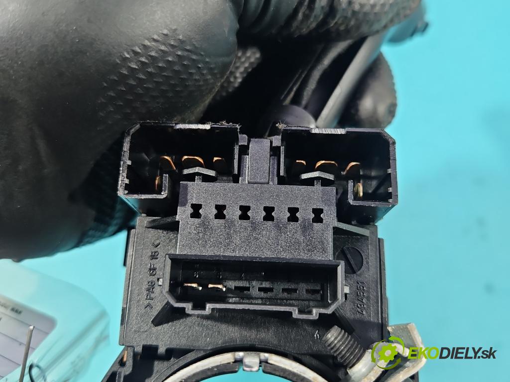 Audi A4 B5 1994-2001 1.8 T 150 HP manual 110 kW 1781 cm3 4- prepínač komplex:  (Prepínacie páčky pod volantom)