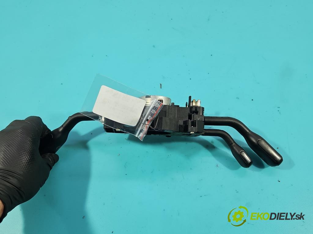 Audi A4 B5 1994-2001 1.8 T 150 HP manual 110 kW 1781 cm3 4- prepínač komplex:  (Prepínacie páčky pod volantom)