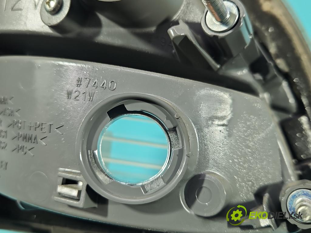 Mazda CX-9 3.7 V6 273KM: automatic 201 kW 3726 cm3 5- svetlo / reflektor zadné pravé TD11513F0 (Kľučka dverí ostatné)