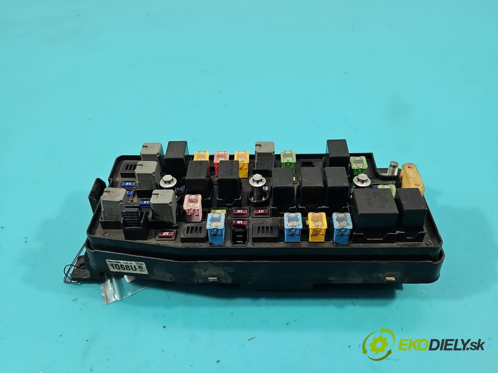 Chevrolet Captiva 2.2 VCDI 184 hp automatic 135 kW 2231 cm3 5- skříňka pojistková 95471068 (Pojistková skříňka)