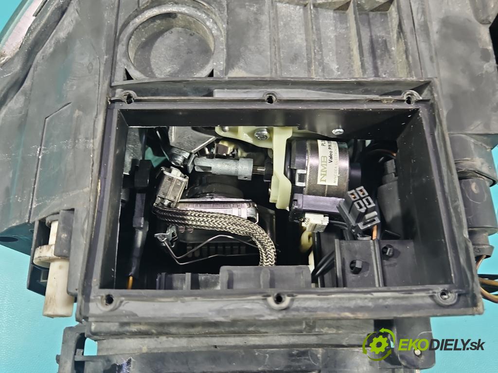 Vw Passat B6 2005-2010 2.0 tdi 170 HP automatic 125 kW 1968 cm3 5- Reflektor: pravý 3C0941752G (Svetlo predné pravé)