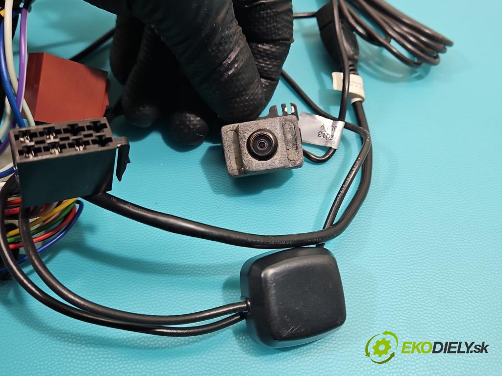 Suzuki SX4 S-Cross 2013-2021 1.6 16V 120 hp manual 88 kW 1586 cm3 5- Radio KENWOOD DNX4230BT