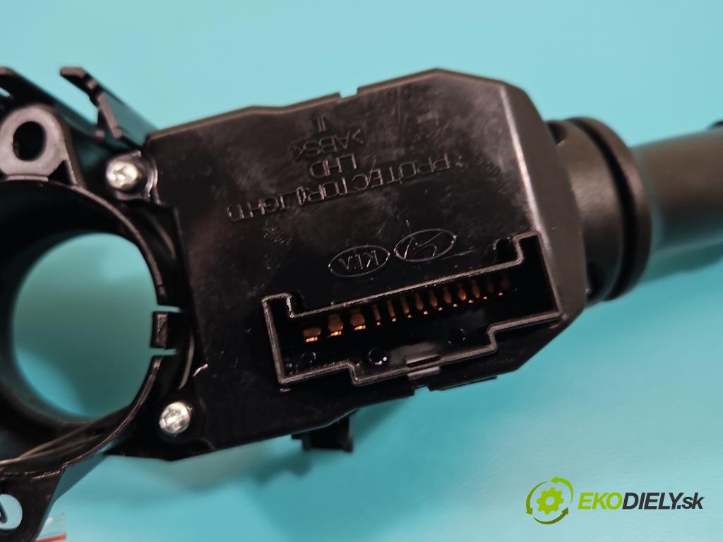 Hyundai I20 I 2008-2014 1.4 16V (G4FA) 101 HP automatic 74 kW 1396 cm3 5- prepínač komplex:  (Prepínacie páčky pod volantom)