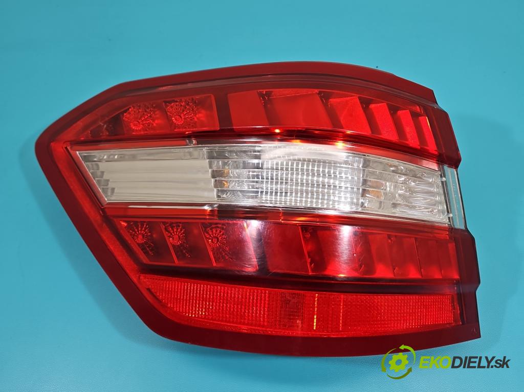 Mercedes E W212 2009-2016 2.2 CDI 136hp automatic 100 kW 2143 cm3 5- světlo zadní levé  (Klika dveří ostatní)