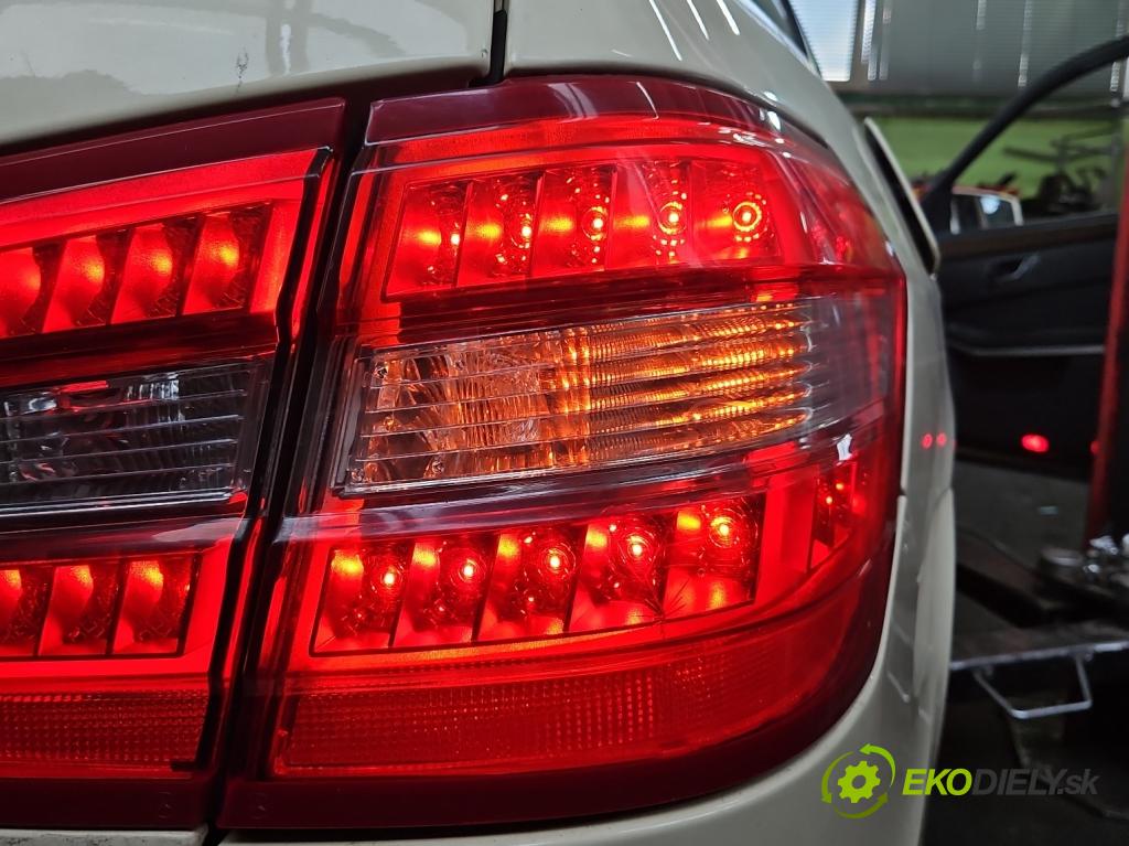 Mercedes E W212 2009-2016 2.2 CDI 136 HP automatic 100 kW 2143 cm3 5- svetlo / reflektor zadné pravé  (Kľučka dverí ostatné)