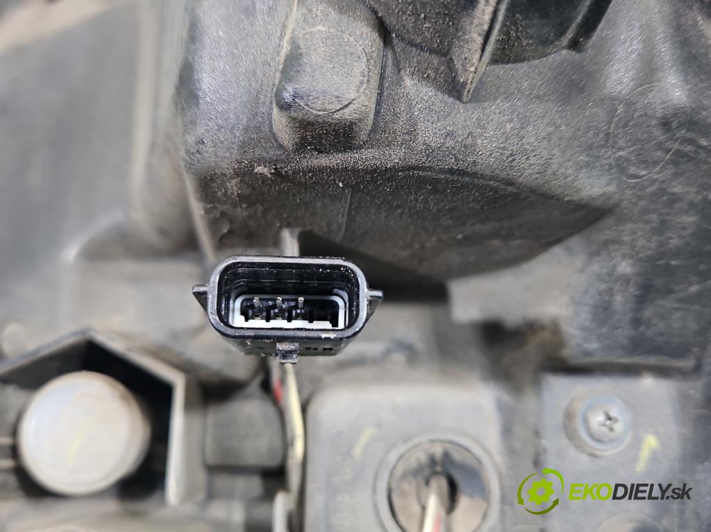Nissan Qashqai II J11 2013-2021 1.6 dci 131 hp manual 96 kW 1598 cm3 5- světlo zadní levé 265554EA0A (Klika dveří ostatní)