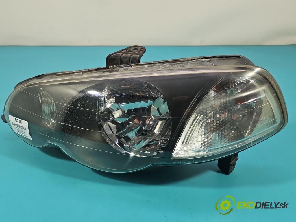 Honda HR-V I 1999-2006 1.6 16V 105 HP manual 77 kW 1590 cm3 5- Reflektor: ľavý (Kľučka dverí ostatné)