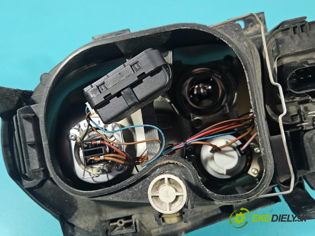 Vw Golf IV 1997-2003 1.4 16V 75 HP manual 55 kW 1390 cm3 5- Reflektor: pravý 1J1941016B (Svetlo predné pravé)