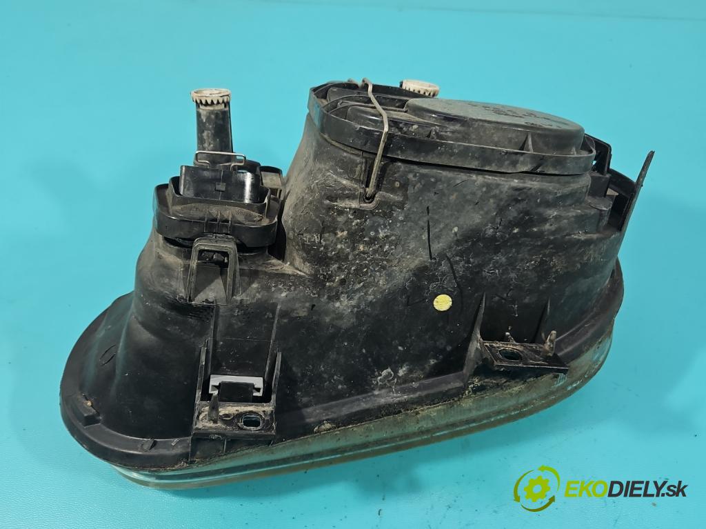 Vw Golf IV 1997-2003 1.4 16V 75 HP manual 55 kW 1390 cm3 5- Reflektor: pravý 1J1941016B (Svetlo predné pravé)