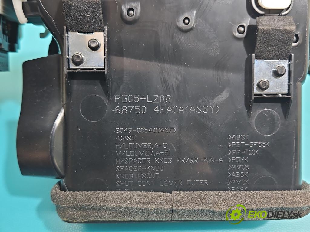 Nissan Qashqai II J11 2013-2021 1.6 dci 131 HP manual 96 kW 1598 cm3 5- Mřížka: kúrenia stredová 3049-0053 (Mriežka kúrenia (fukár))