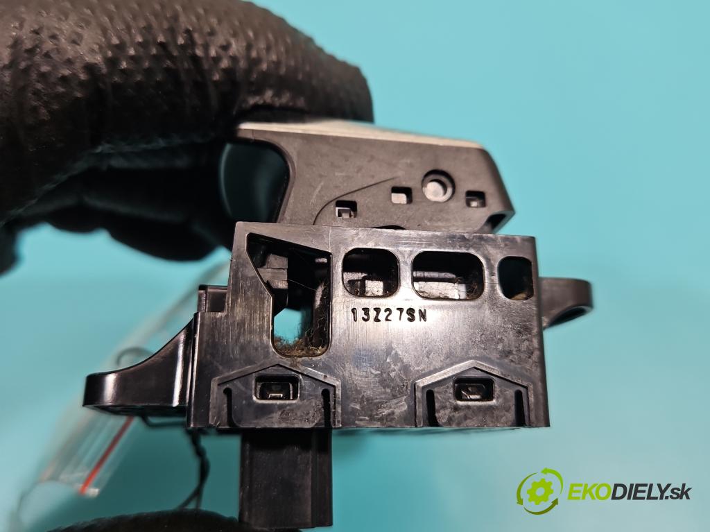 Nissan Qashqai II J11 2013-2021 1.6 dci 131 HP manual 96 kW 1598 cm3 5- prepínač brzda: ručný 13727SN (Prepínacie páčky pod volantom)