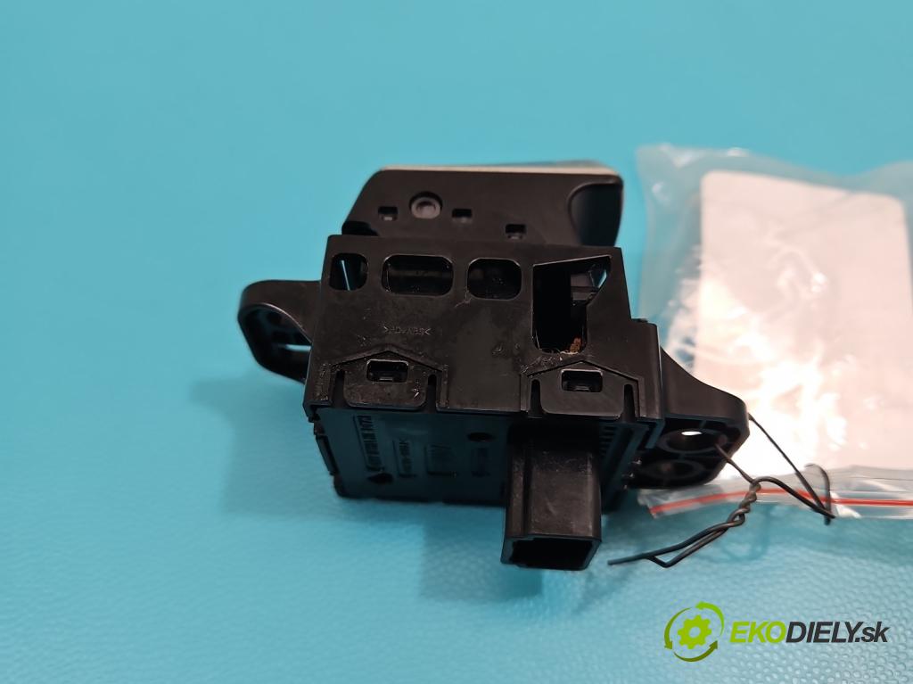 Nissan Qashqai II J11 2013-2021 1.6 dci 131 HP manual 96 kW 1598 cm3 5- prepínač brzda: ručný 13727SN (Prepínacie páčky pod volantom)