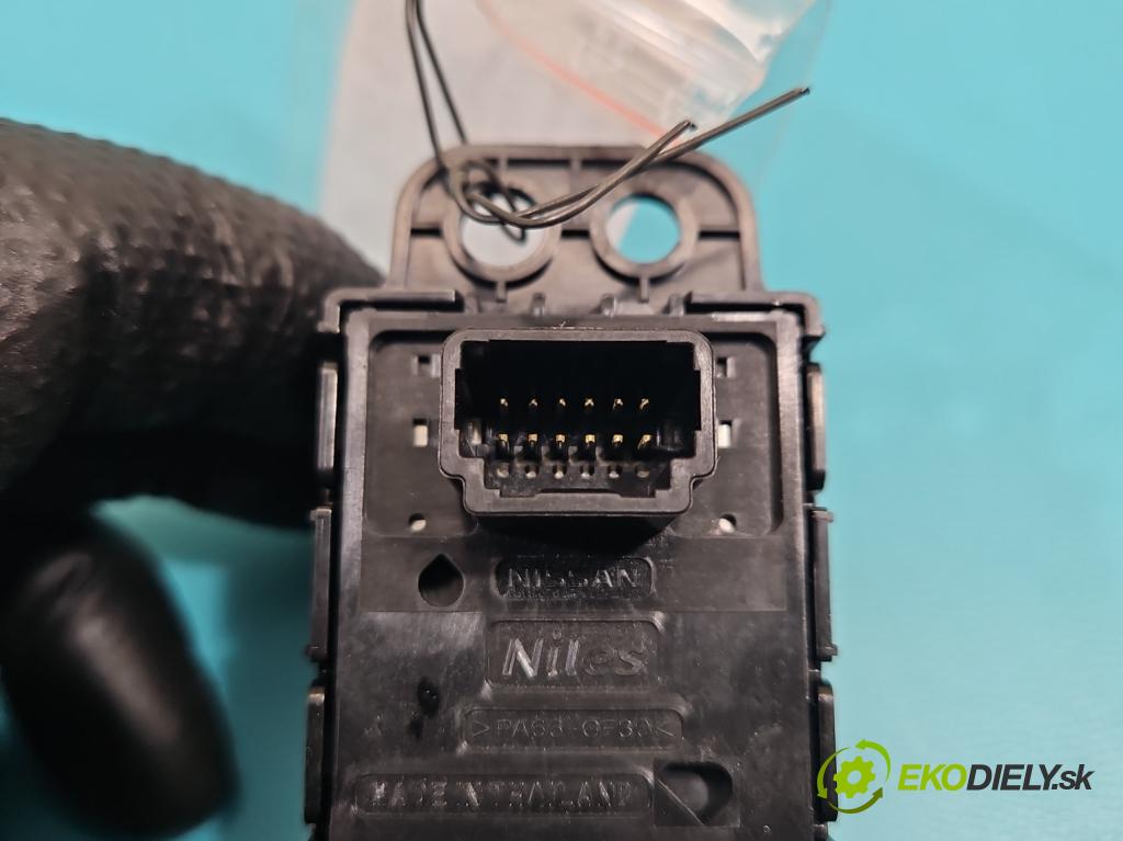 Nissan Qashqai II J11 2013-2021 1.6 dci 131 HP manual 96 kW 1598 cm3 5- prepínač brzda: ručný 13727SN (Prepínacie páčky pod volantom)